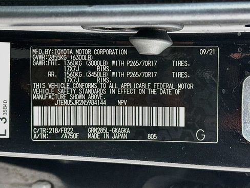 Used 2022 Toyota 4Runner SR5 AWD/4WD image 30