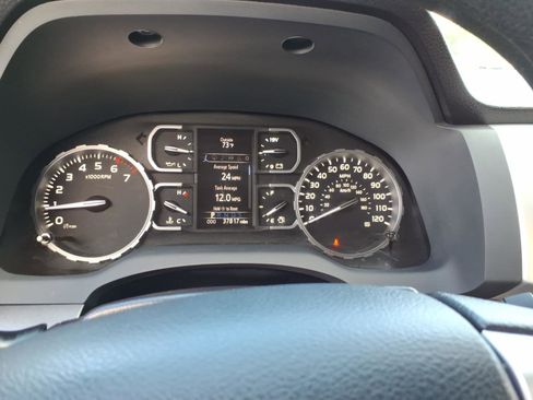Used 2018 Toyota Tundra SR5 w/ SR5 Upgrade Package AWD/4WD image 23