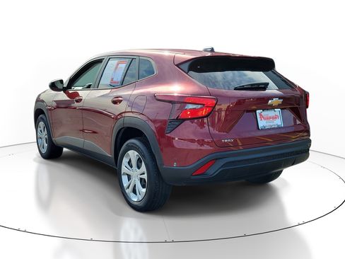 Used 2024 Chevrolet Trax LS FWD image 3