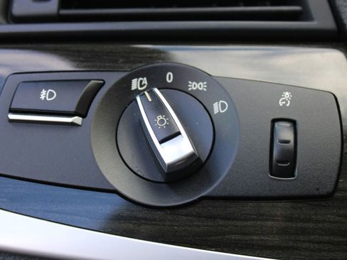 Used 2013 BMW 528i xDrive Sedan AWD/4WD image 29
