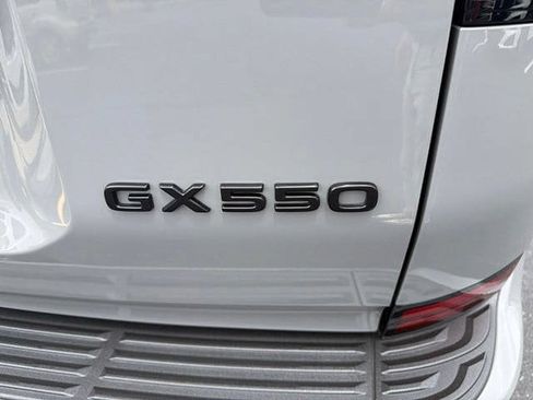 Used 2024 Lexus GX 550 w/ Accessory Package (2T) AWD/4WD image 19
