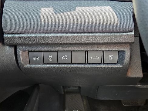 Used 2025 Toyota Camry LE FWD image 25