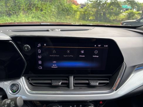Used 2025 Chevrolet Trax LT FWD image 16