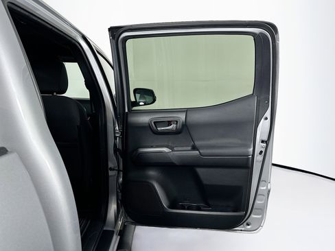 Used 2019 Toyota Tacoma TRD Off-Road image 28