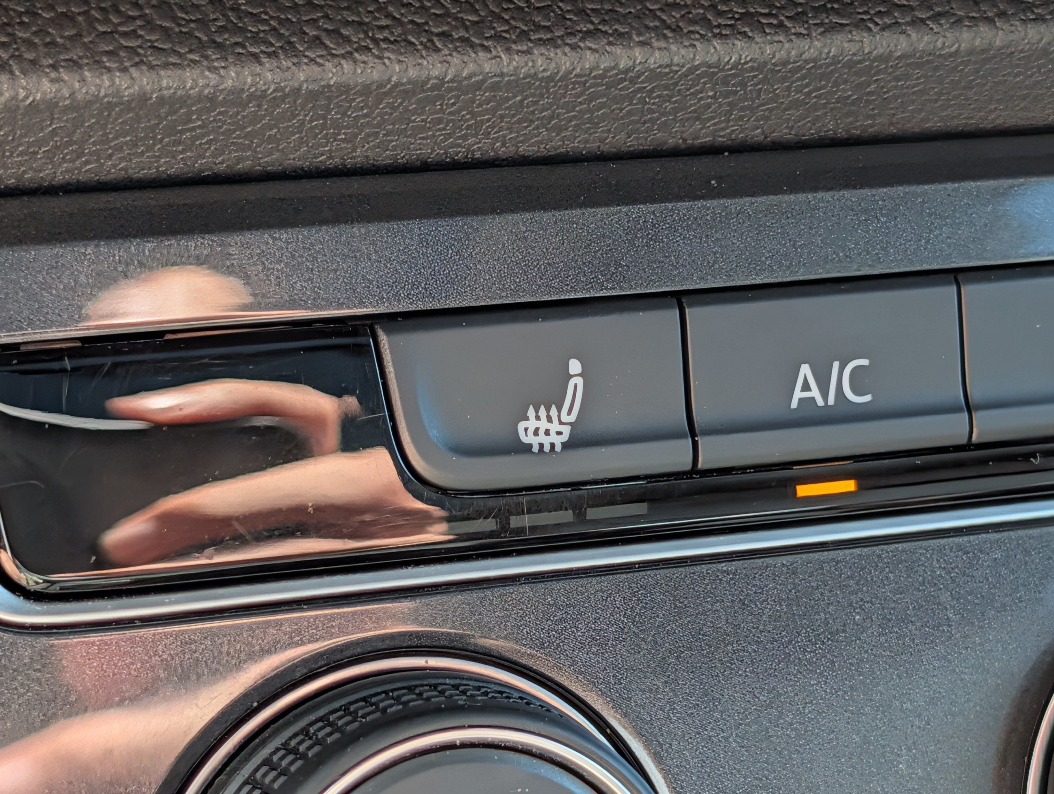 Certified 2024 Volkswagen Tiguan Wolfsburg Edition w/ Panoramic Sunroof Package AWD/4WD image 33