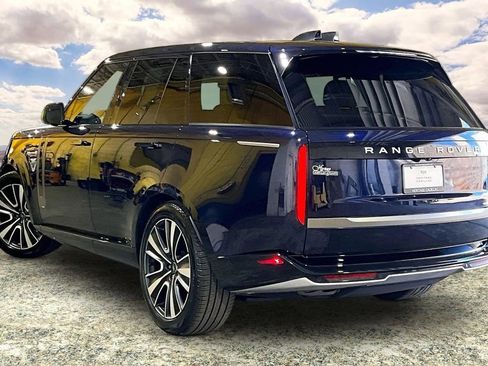 Used 2023 Land Rover Range Rover SE AWD/4WD image 4