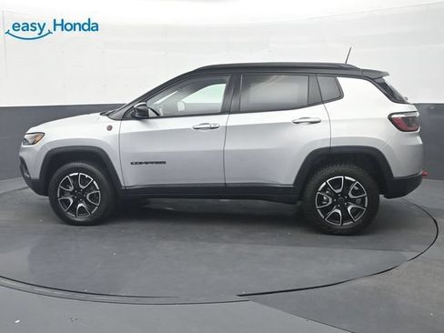 Used 2025 Jeep Compass Trailhawk AWD/4WD image 4