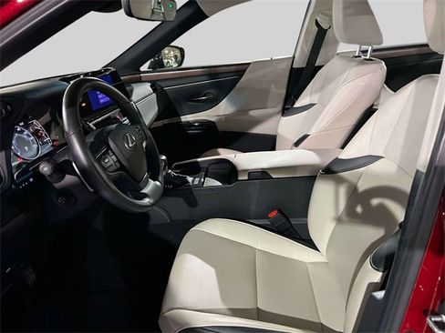 Certified 2025 Lexus ES 300h w/ Premium Package image 19
