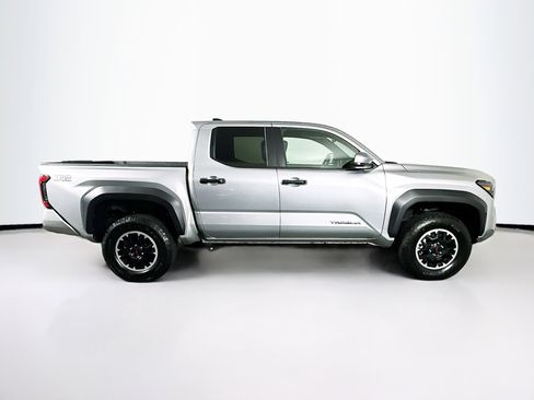 Used 2025 Toyota Tacoma TRD Off-Road image 10