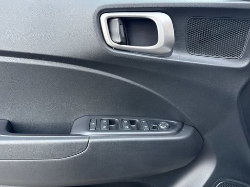 Certified 2024 Hyundai Venue SEL image 10