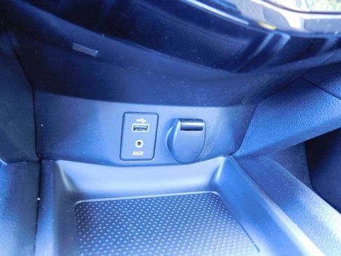 Used 2017 Nissan Rogue SV AWD/4WD image 15