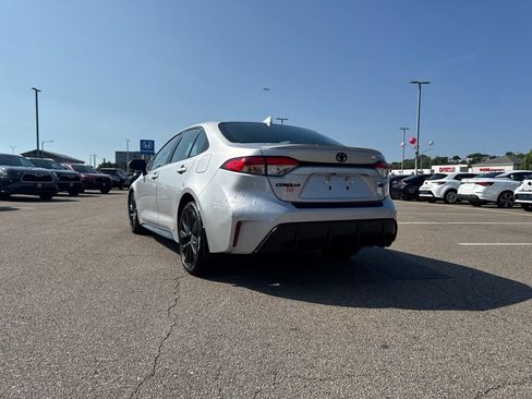 Used 2023 Toyota Corolla SE w/ Carpet Mat Package (TMS) FWD image 5