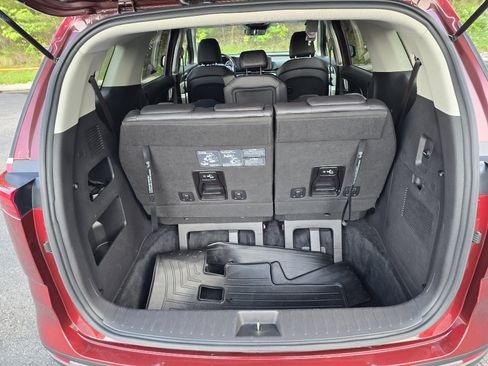 Used 2023 Kia Carnival LX FWD image 25