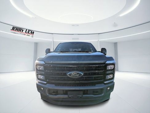 Used 2024 Ford F250 Lariat w/ Black Appearance Package image 6