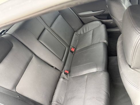 Used 2009 Pontiac G8 w/ Premium Package RWD image 12