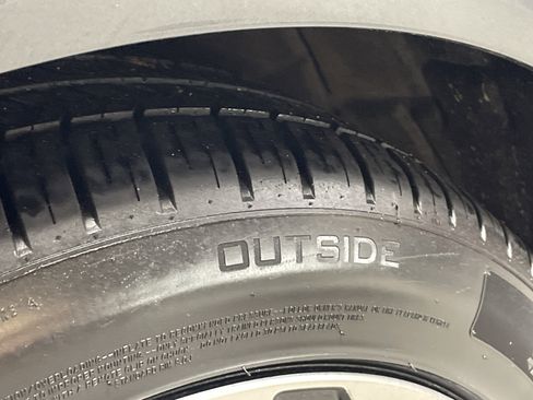 Used 2022 Audi e-tron Premium Plus w/ Premium Plus Package image 12