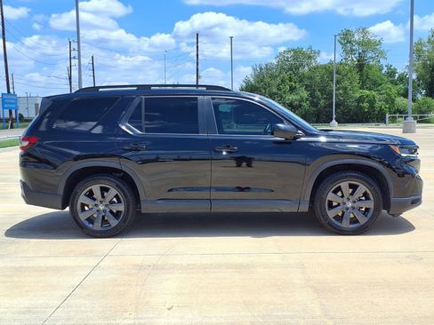 Used 2025 Honda Pilot Sport image 8