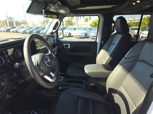 Used 2025 Jeep Wrangler Sahara w/ Safety Group image 19