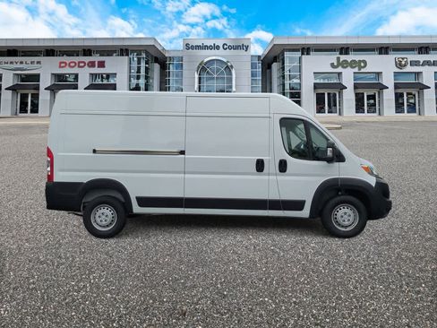 Used 2025 RAM ProMaster 2500 w/ Convenience Group FWD image 9