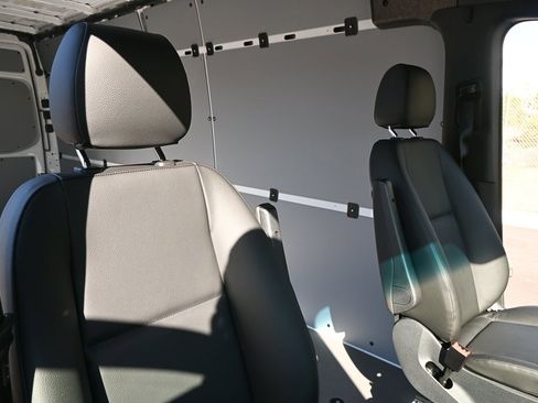 Used 2025 Mercedes-Benz Sprinter 2500 image 19