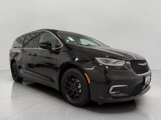 Used 2024 Chrysler Pacifica Touring-L FWD video 1