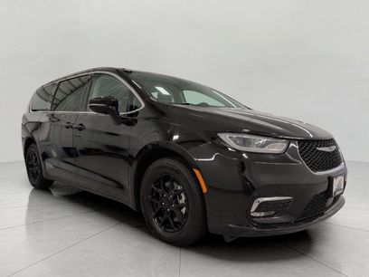 Used 2024 Chrysler Pacifica Touring-L
