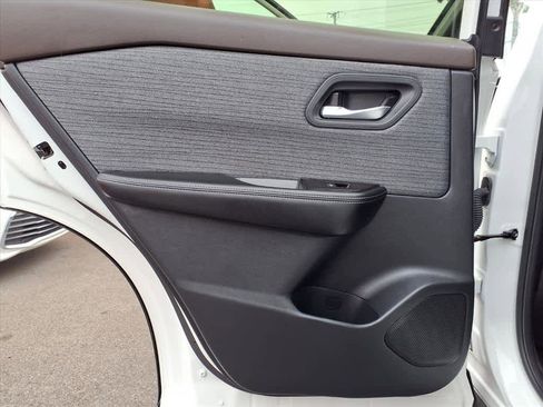 Used 2023 Nissan Rogue SV image 19