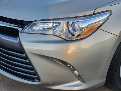 Used 2015 Toyota Camry LE image 6