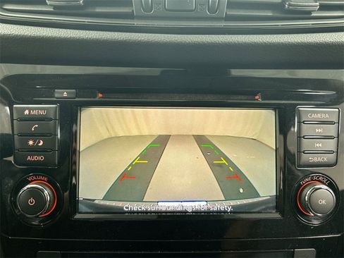 Used 2019 Nissan Rogue SV image 15