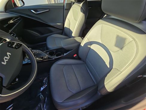 New 2025 Kia Niro SX Touring image 16