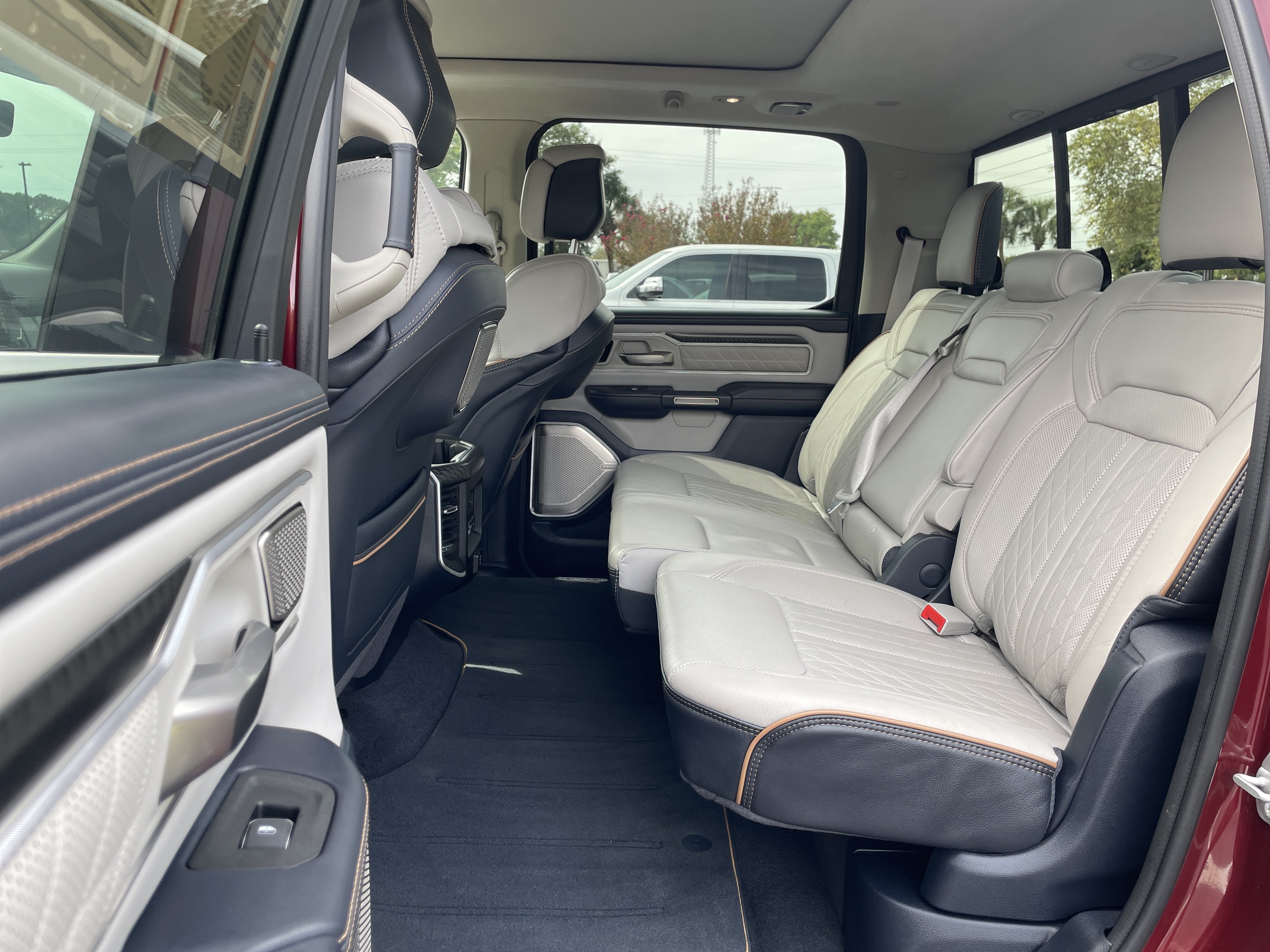 Used 2025 RAM 1500 Tungsten AWD/4WD image 30