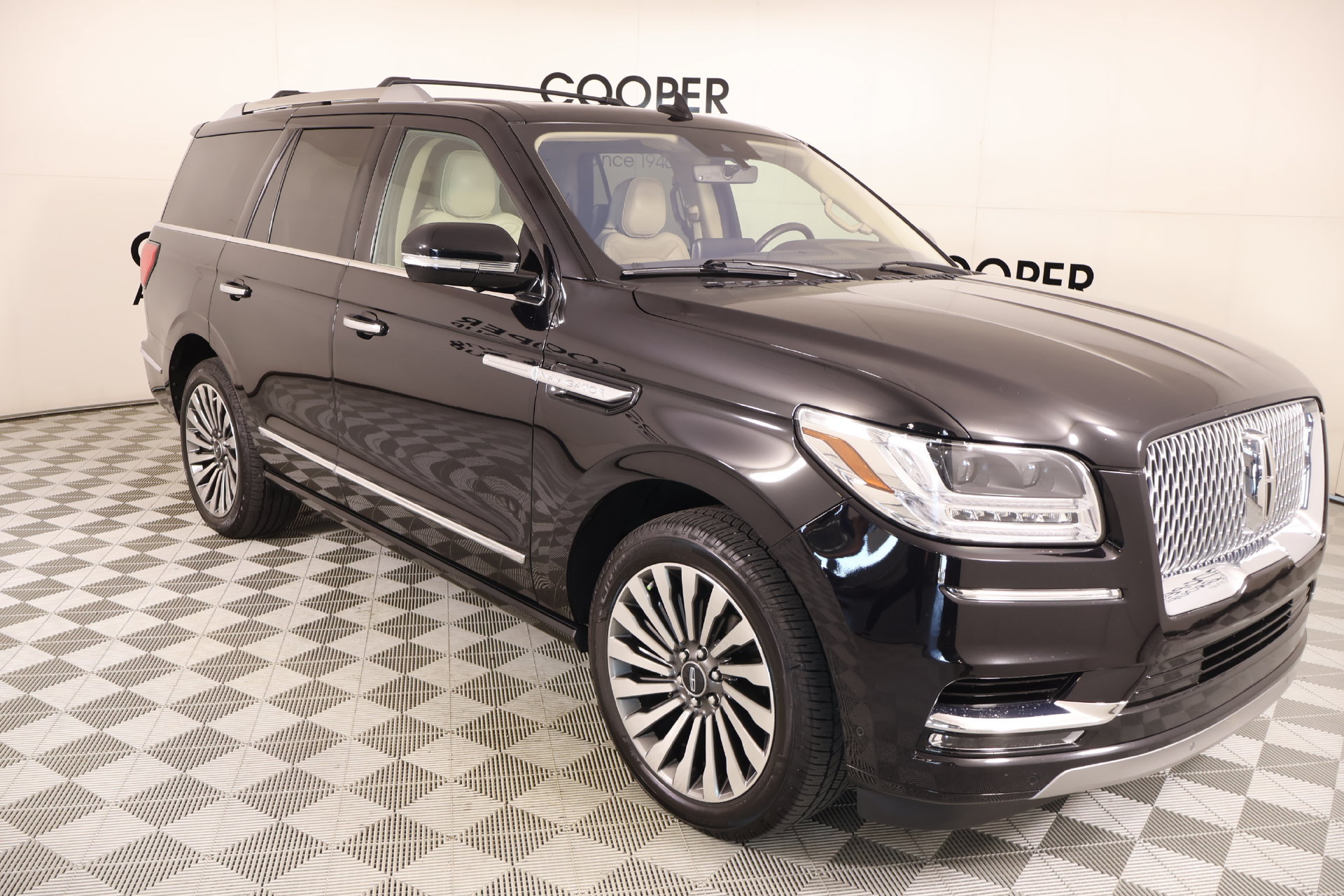 Used 2019 Lincoln Navigator Reserve w/ Cargo Package AWD/4WD image 1
