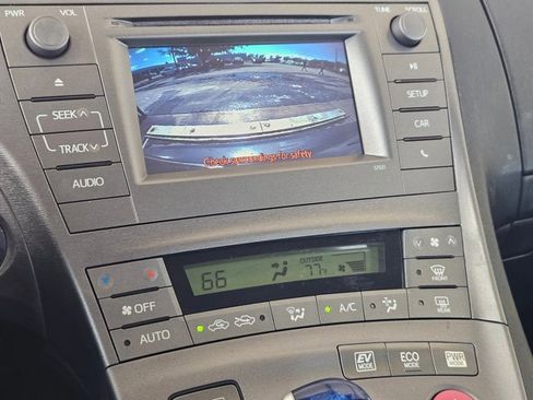 Used 2015 Toyota Prius Two image 9