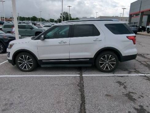 Used 2016 Ford Explorer Platinum AWD/4WD image 4