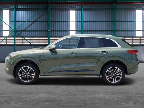Used 2025 Audi Q5 Premium Plus w/ Premium Plus AWD/4WD image 2