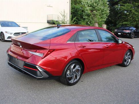 Used 2025 Hyundai Elantra SEL FWD image 8