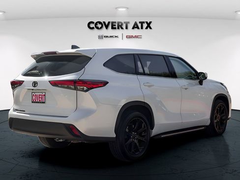 Used 2022 Toyota Highlander L FWD image 7