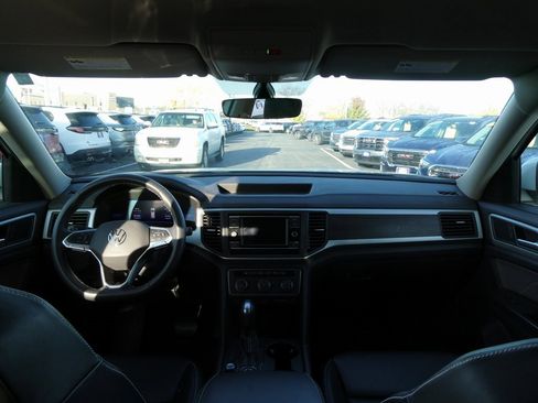 Used 2022 Volkswagen Atlas SE image 31