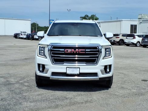Used 2024 GMC Yukon XL SLT RWD image 2
