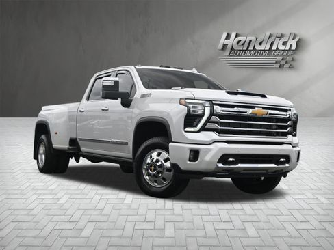 Used 2025 Chevrolet Silverado 3500 High Country w/ High Country Premium Package AWD/4WD image 2