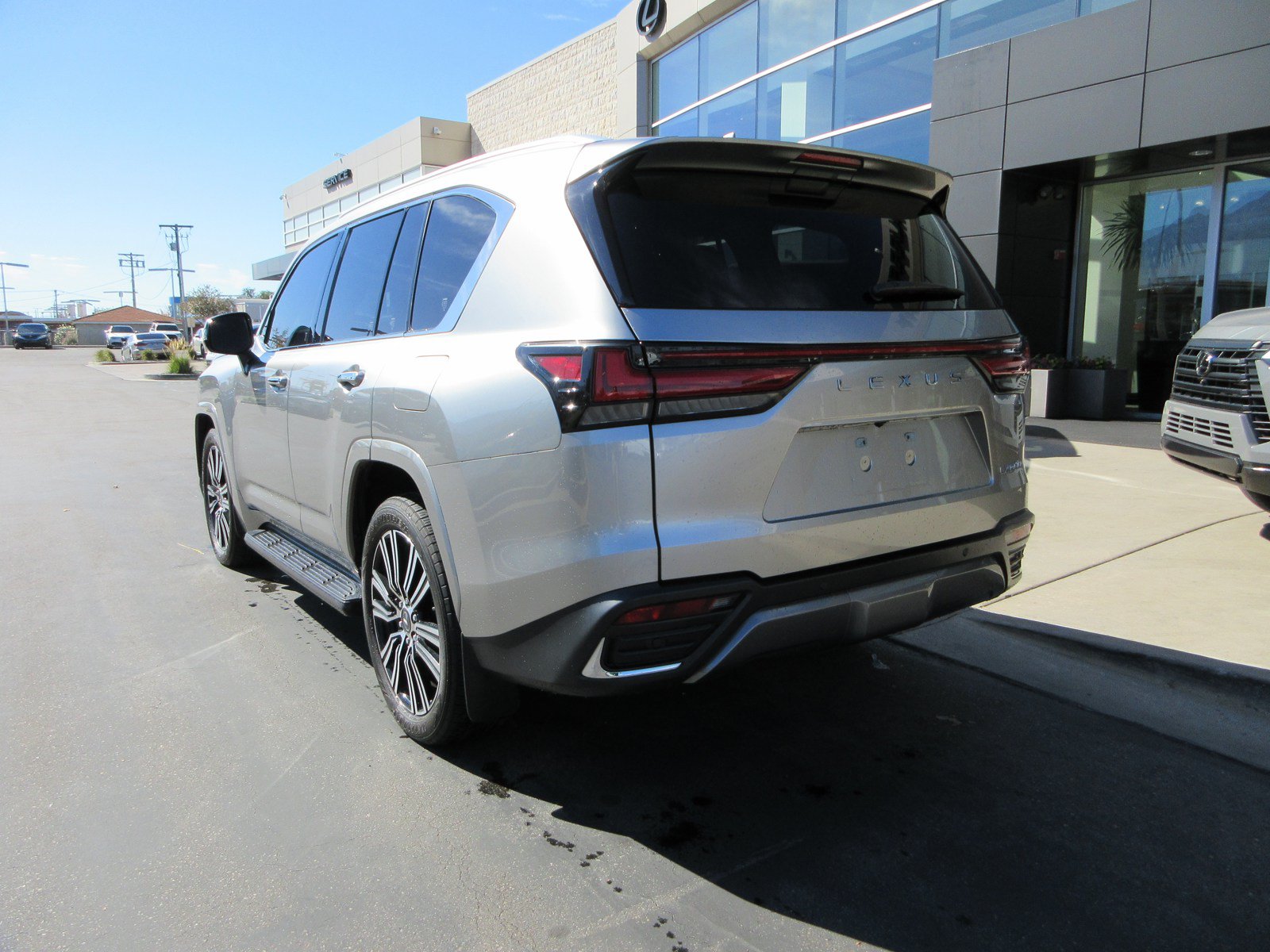 Used 2023 Lexus LX 600 4WD w/ Luxury Package image 5