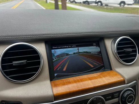 Used 2016 Land Rover LR4 HSE image 9