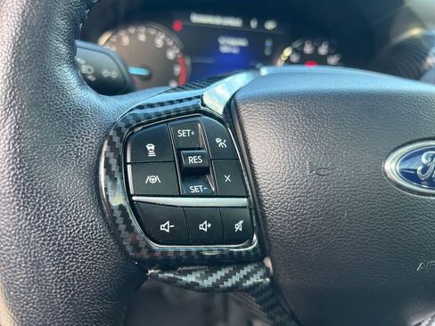 Used 2022 Ford Explorer Limited w/ Equipment Group 301A AWD/4WD image 18