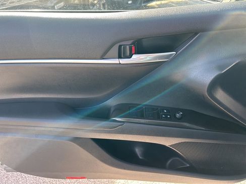 Used 2024 Toyota Camry SE image 9