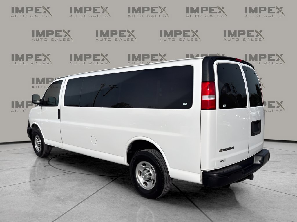 Used 2024 Chevrolet Express 3500 LS RWD image 3