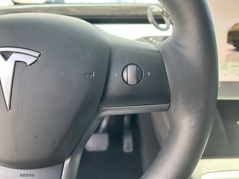 Used 2024 Tesla Model Y Long Range AWD/4WD image 15