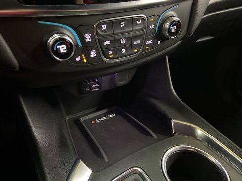 Used 2023 Chevrolet Traverse RS image 64