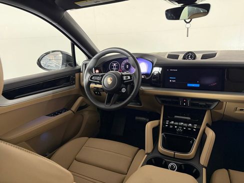 Certified 2025 Porsche Cayenne Coupe image 19