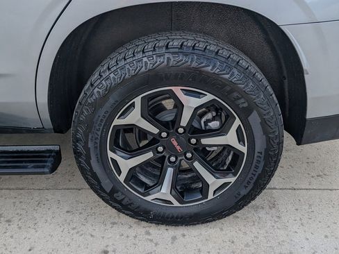 Used 2025 GMC Yukon AT4 w/ AT4 Premium Package image 15