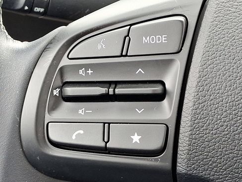 Used 2023 Hyundai Venue SEL image 22